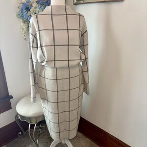 Adrienne Vittadini Cream and Black Checkered Long Sleeve Sweater Set
